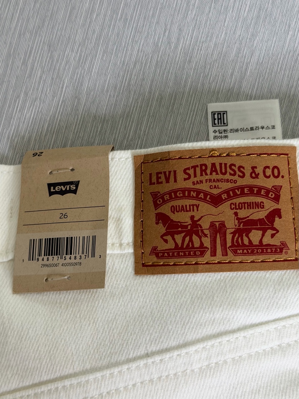 Levi's White Women's Mid-Length Jean Shorts - Picture 6 of 9